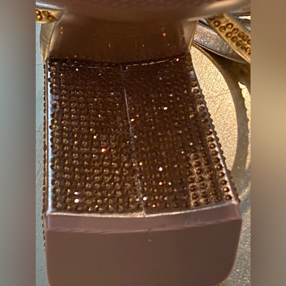 NWT Zara Gold Block Heel Sandals. Size 37 - Picture 15 of 16